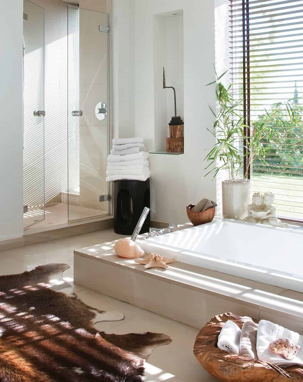 A Large Bathtub As the Protagonist in the Bathroom A Large Bathtub As the Protagonist in the Bathroom