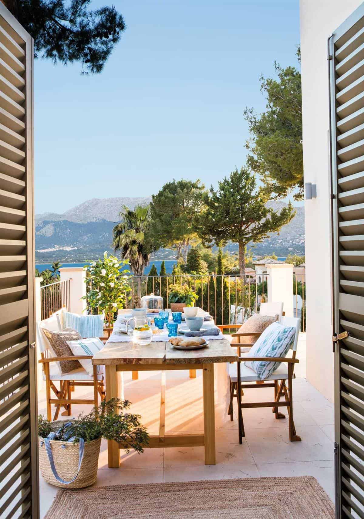 Small Outdoor Dining Rooms on Balconies, Terraces and Patios Small Outdoor Dining Rooms on Balconies, Terraces and Patios