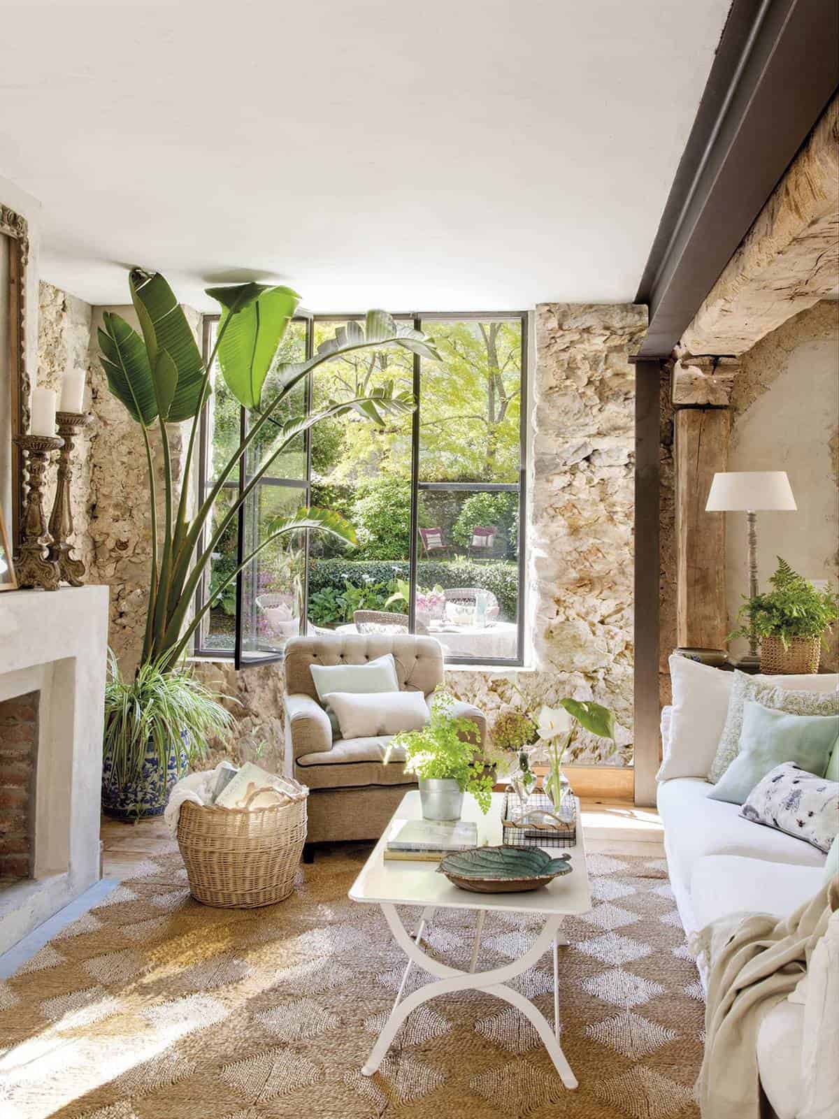 2. INTERIOR GARDEN 2. INTERIOR GARDEN