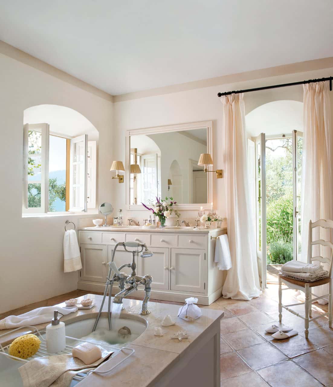 2. THE BATHTUB, THE PROTAGONIST 2. THE BATHTUB, THE PROTAGONIST