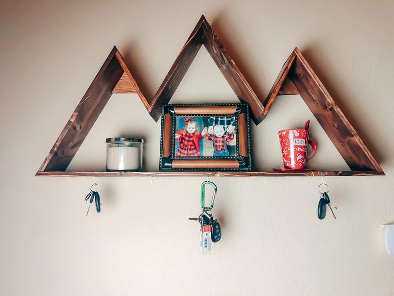 20 Creative Wall Decor Ideas Made From Reclaimed Pallet Wood