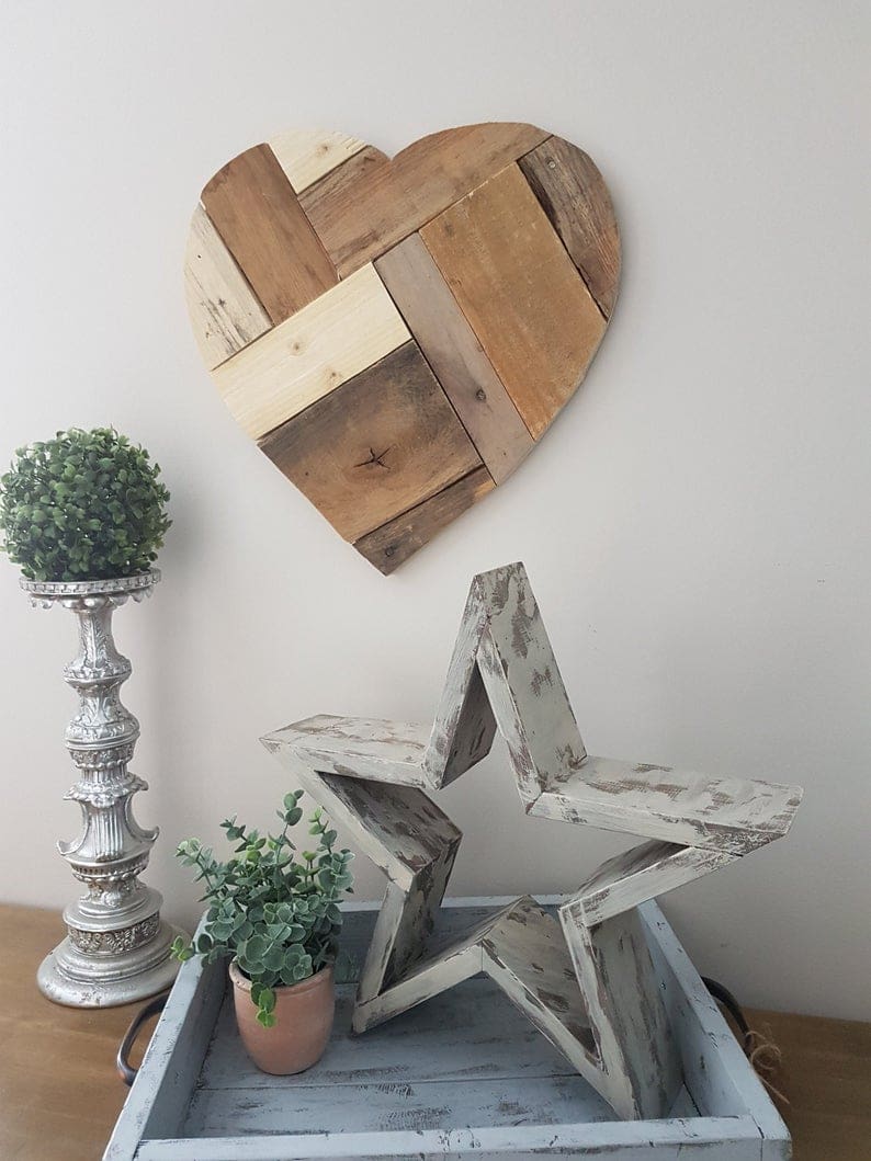 20 Creative Wall Decor Ideas Made From Reclaimed Pallet Wood