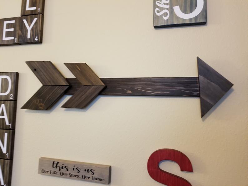 20 Creative Wall Decor Ideas Made From Reclaimed Pallet Wood