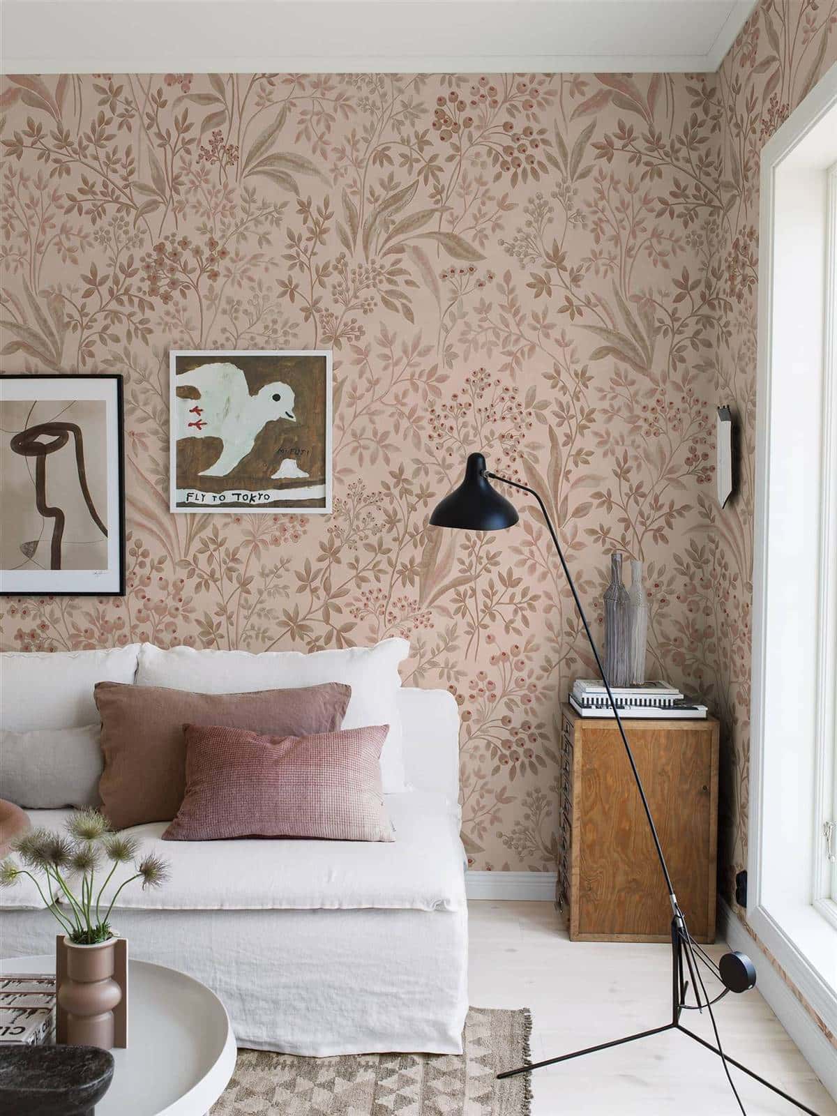 4. PINK WALLS THAT STAND OUT 4. PINK WALLS THAT STAND OUT