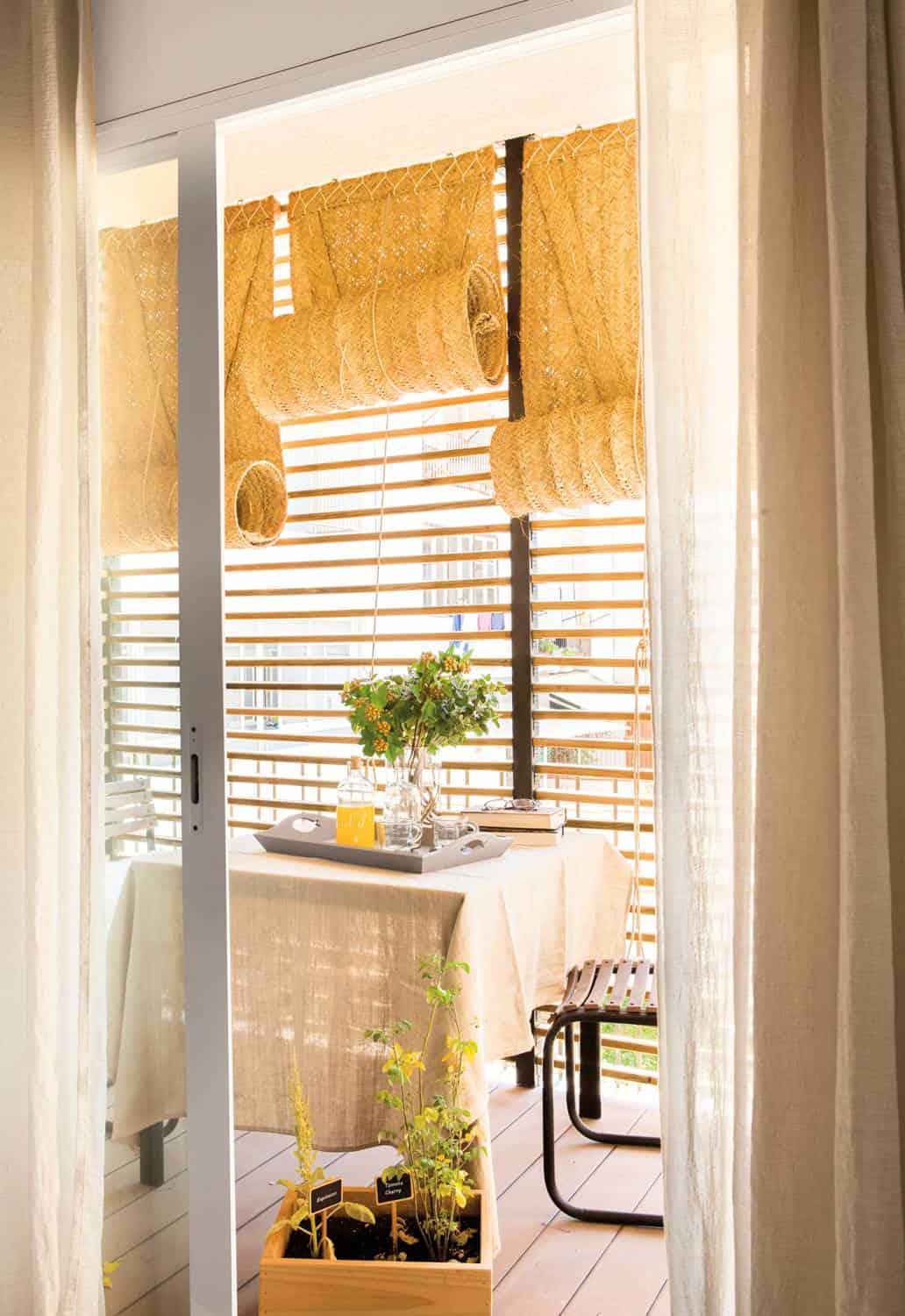 Small Outdoor Dining Rooms on Balconies, Terraces and Patios Small Outdoor Dining Rooms on Balconies, Terraces and Patios