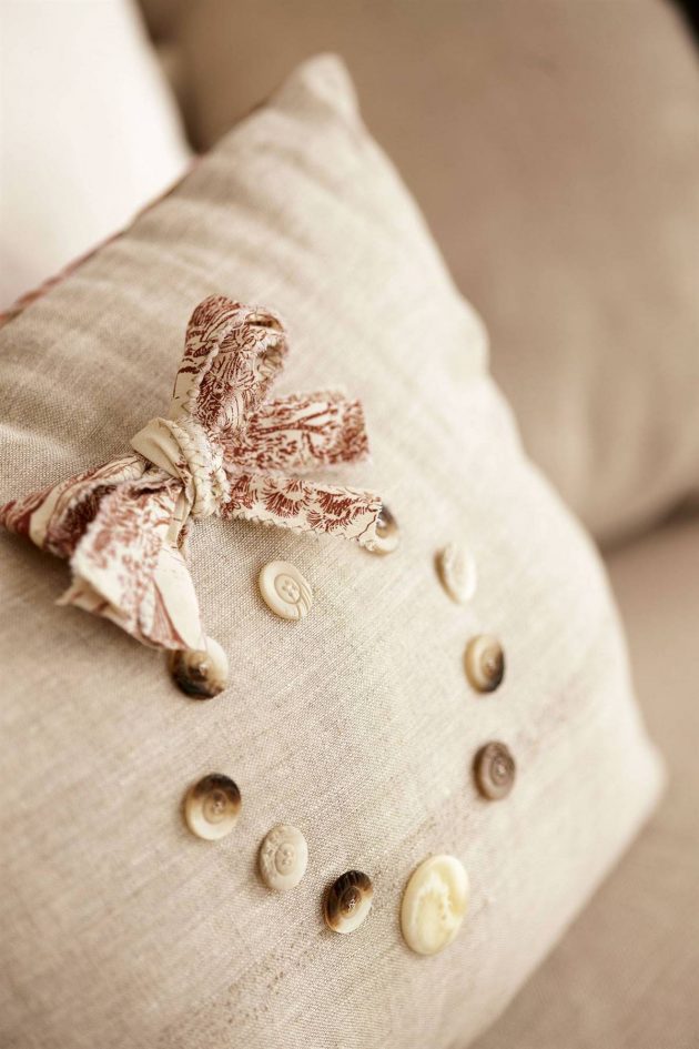 8 Sofa Cushions & Blankets You Should Give Away