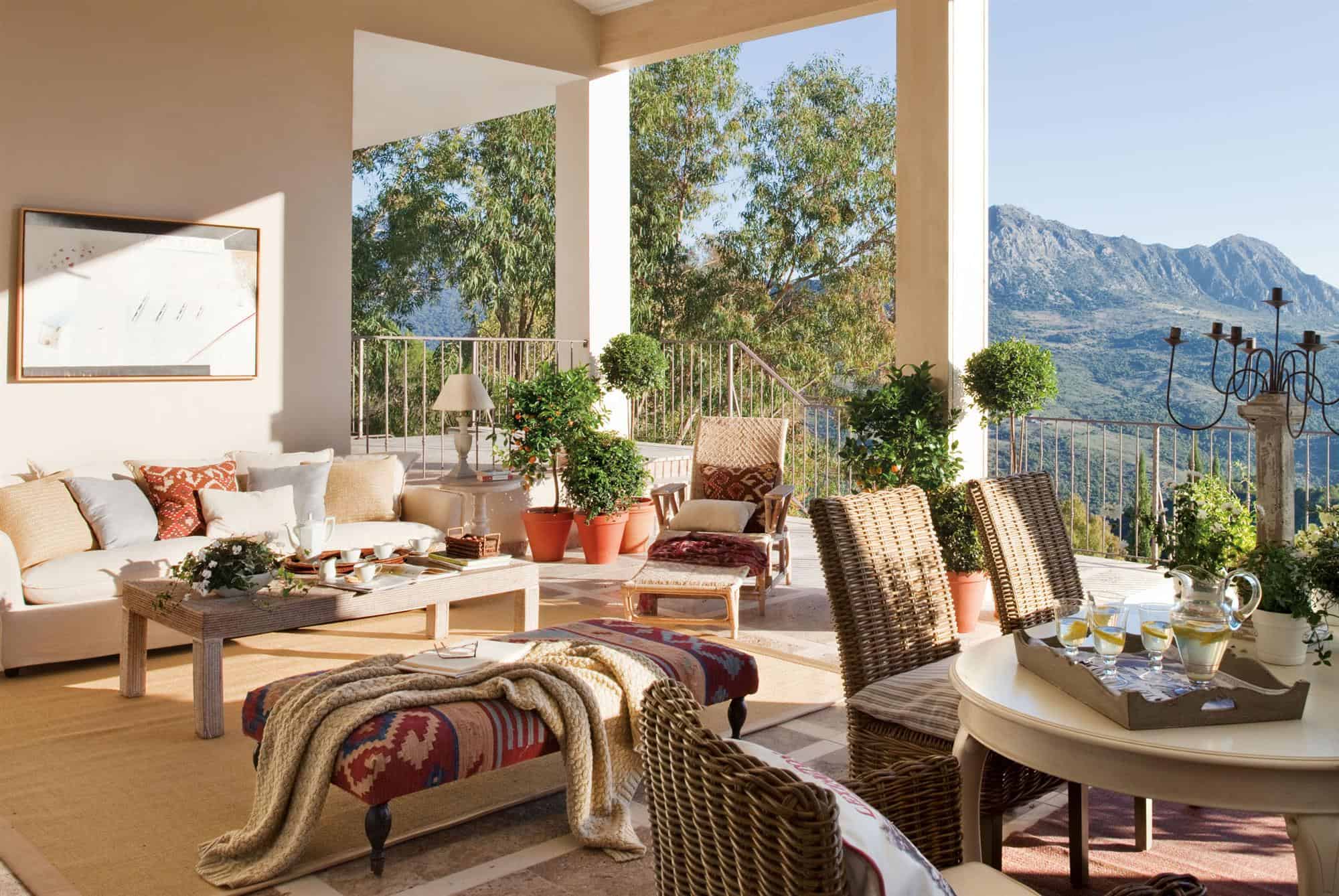 7. A THOUSAND CORNERS ON A SINGLE TERRACE 7. A THOUSAND CORNERS ON A SINGLE TERRACE