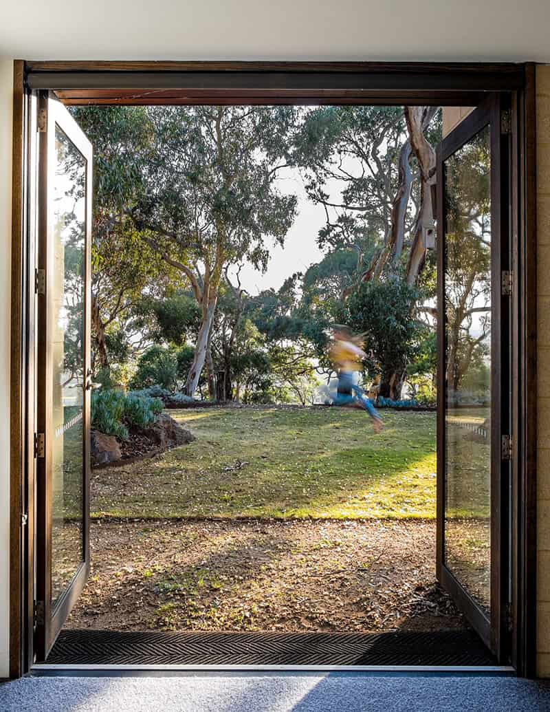 Bellarine Hillside House by Freehand Projects in Victoria, Australia Bellarine Hillside House by Freehand Projects in Victoria, Australia
