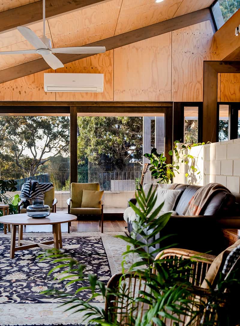 Bellarine Hillside House by Freehand Projects in Victoria, Australia Bellarine Hillside House by Freehand Projects in Victoria, Australia