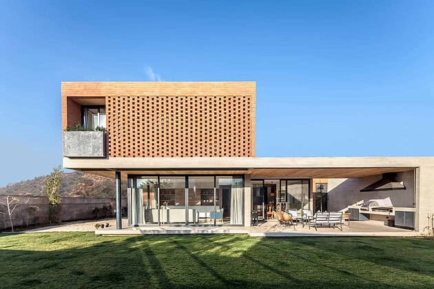 IC House by PAR Arquitectos in Lo Barnechea, Chile