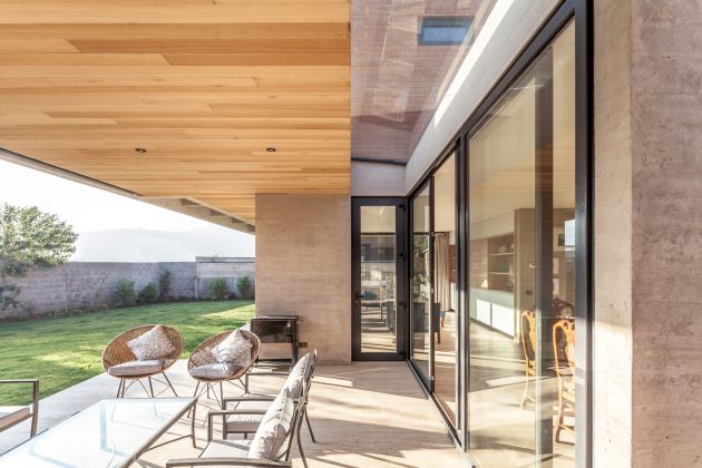 IC House by PAR Arquitectos in Lo Barnechea, Chile