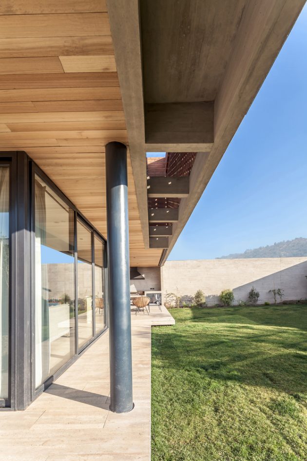 IC House by PAR Arquitectos in Lo Barnechea, Chile