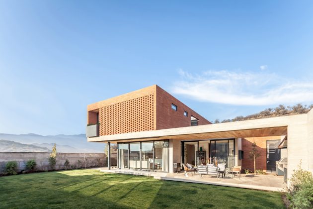 IC House by PAR Arquitectos in Lo Barnechea, Chile