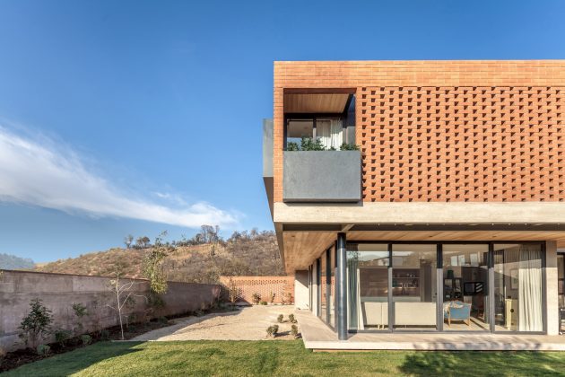 IC House by PAR Arquitectos in Lo Barnechea, Chile