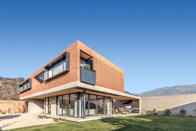 IC House by PAR Arquitectos in Lo Barnechea, Chile