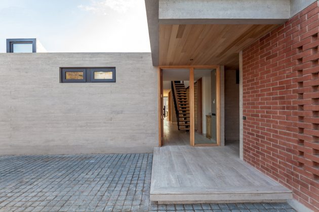 IC House by PAR Arquitectos in Lo Barnechea, Chile