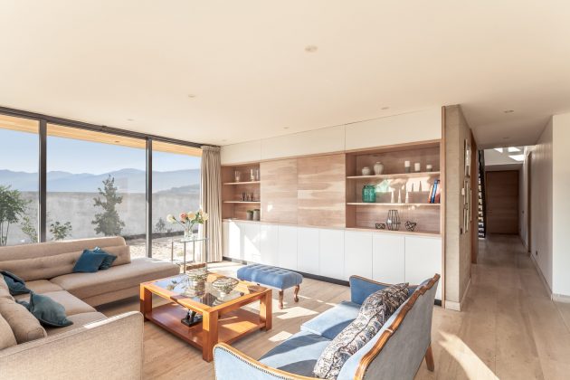 IC House by PAR Arquitectos in Lo Barnechea, Chile