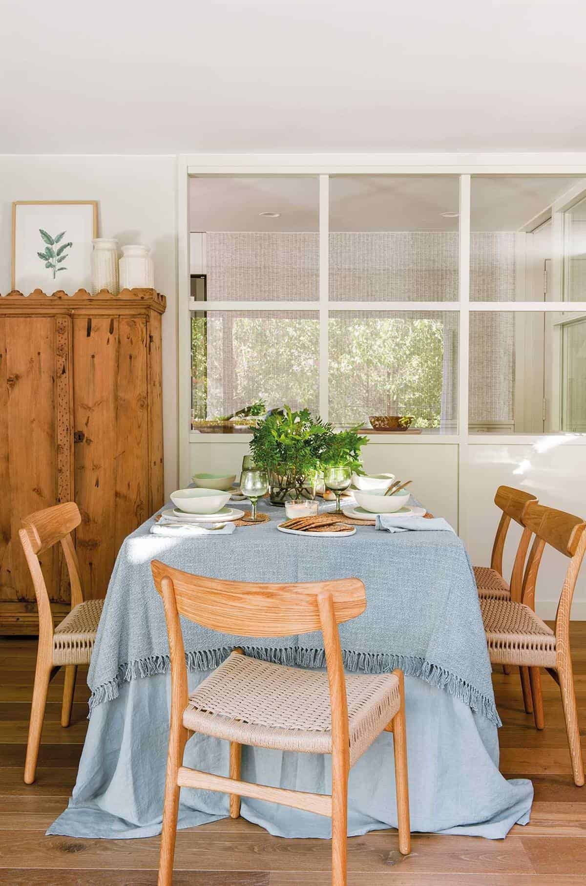 What Are You Waiting For to Throw These Tablecloths? What Are You Waiting For to Throw These Tablecloths?