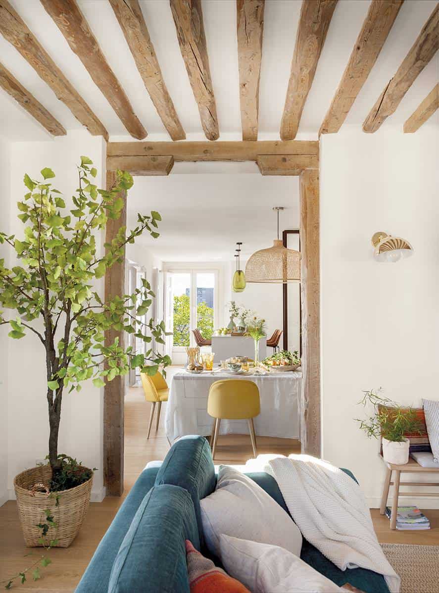 2. A STATELY APARTMENT THAT BOASTS HISTORY 2. A STATELY APARTMENT THAT BOASTS HISTORY