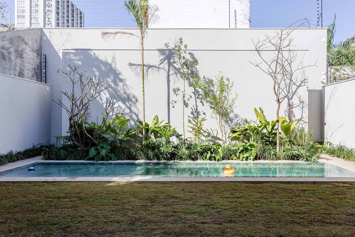 Casa Lara by Felipe Hess Arquitetos in Sao Paulo, Brazil Casa Lara by Felipe Hess Arquitetos in Sao Paulo, Brazil