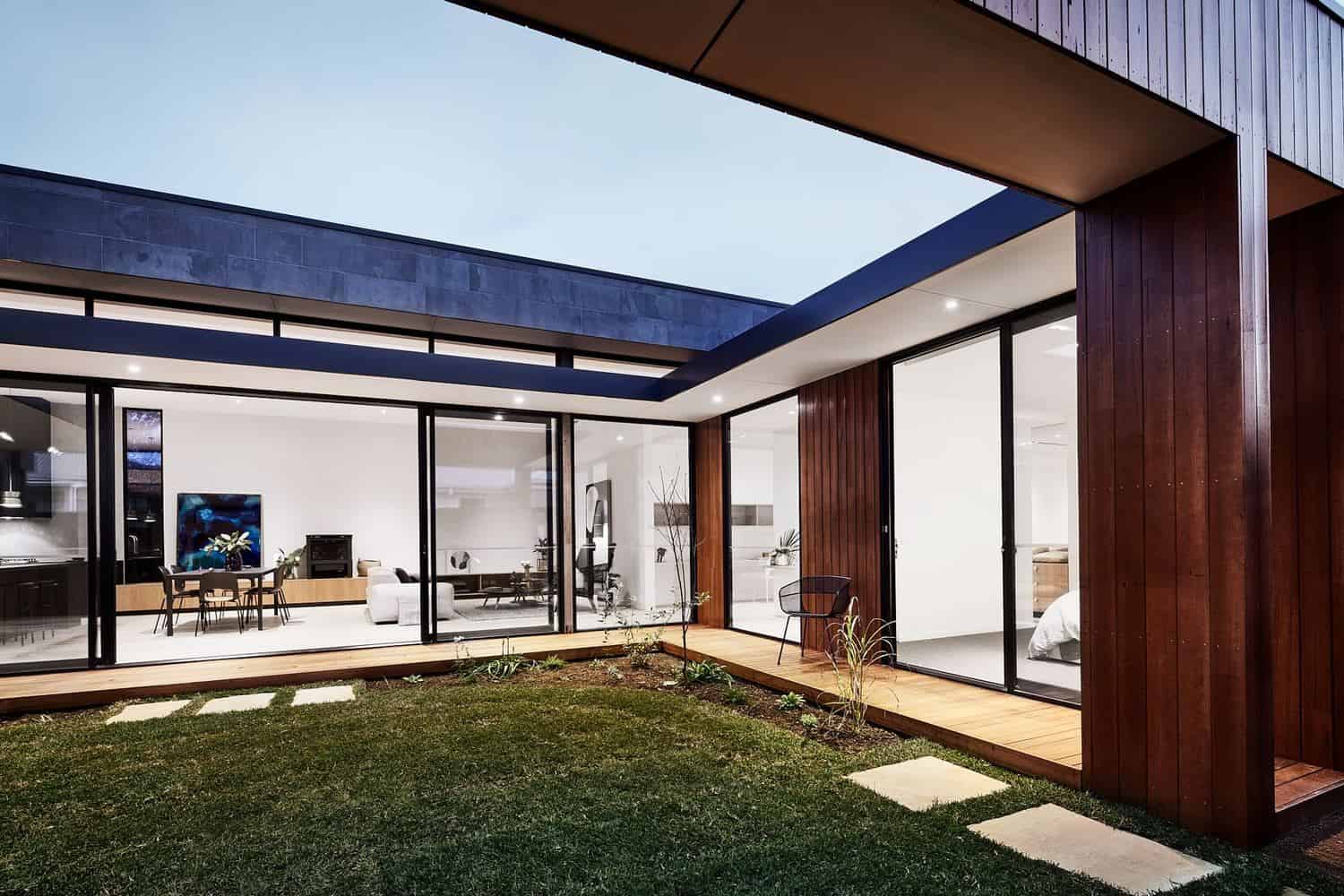 Courtyard House by Auhaus Architecture in Barwon Heads, Australia Courtyard House by Auhaus Architecture in Barwon Heads, Australia