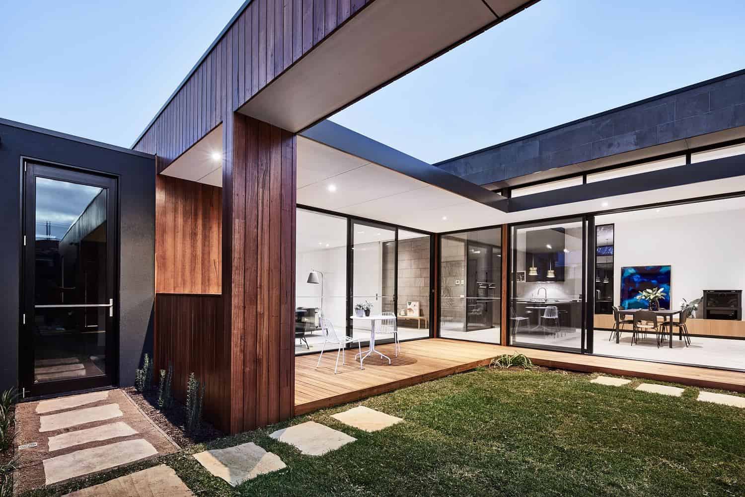 Courtyard House by Auhaus Architecture in Barwon Heads, Australia Courtyard House by Auhaus Architecture in Barwon Heads, Australia