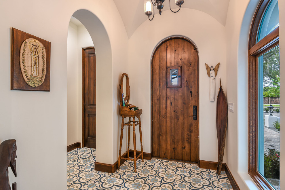 16 Embracing Mediterranean Entry Hall Designs You Will Adore