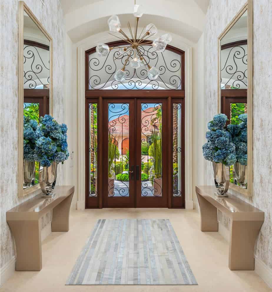 16 Embracing Mediterranean Entry Hall Designs You Will Adore