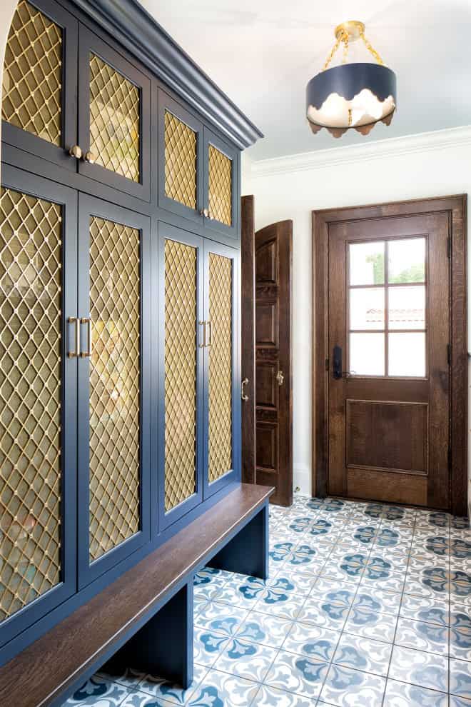 16 Embracing Mediterranean Entry Hall Designs You Will Adore
