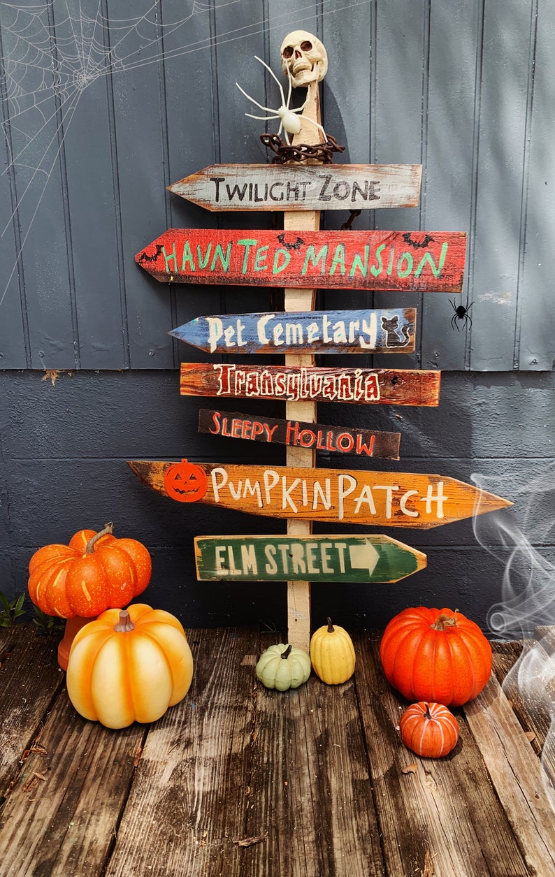 18 Awesome Halloween Signs That Will Add Subtle Spooky Decor To Your Home