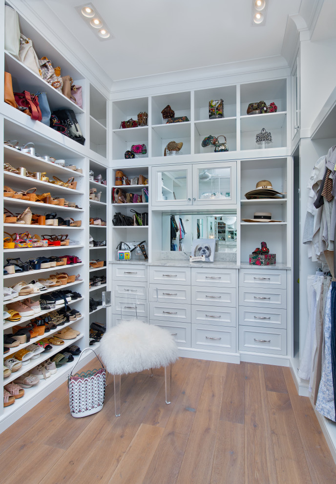 18 Deluxe Mediterranean Closet Designs You Will Fall In Love With
