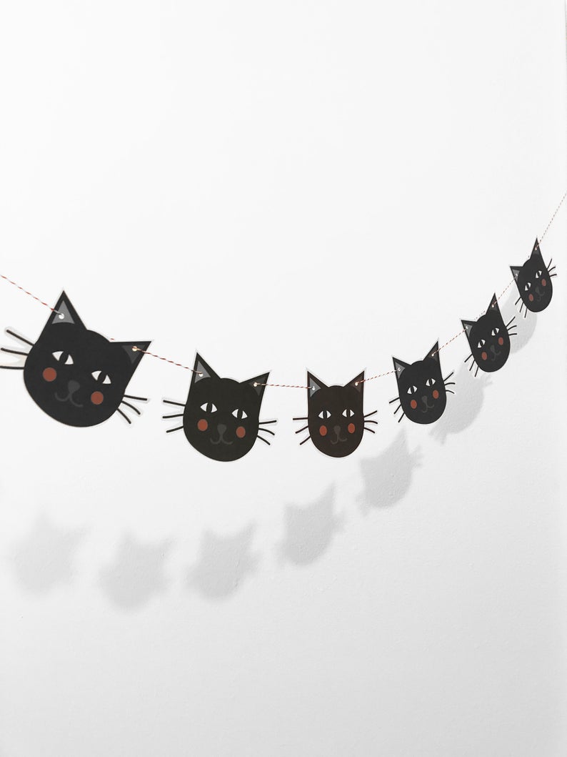 18 Spooky Halloween Garland Decorations For Home And Garden