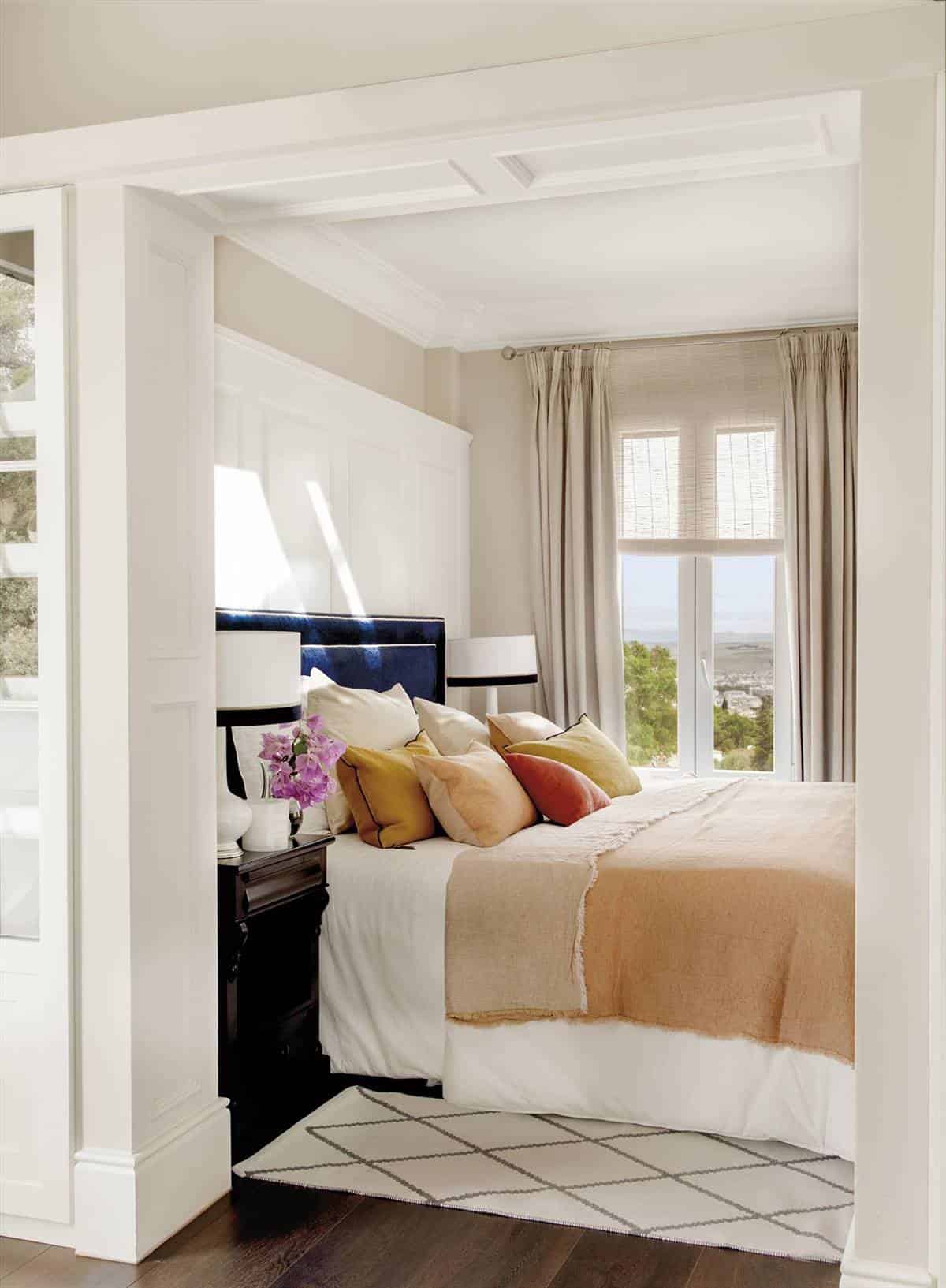 A New Construction House With a Classic & Young Style A New Construction House With a Classic & Young Style