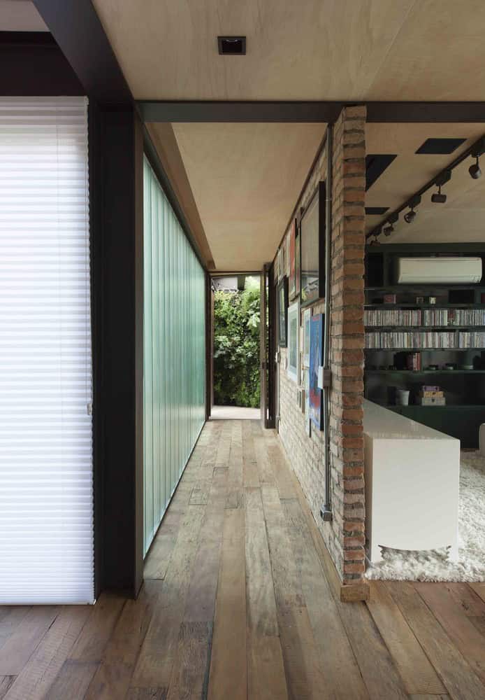 Pacaembu House by DMDV Arquitetos in Sao Paulo, Brazil Pacaembu House by DMDV Arquitetos in Sao Paulo, Brazil