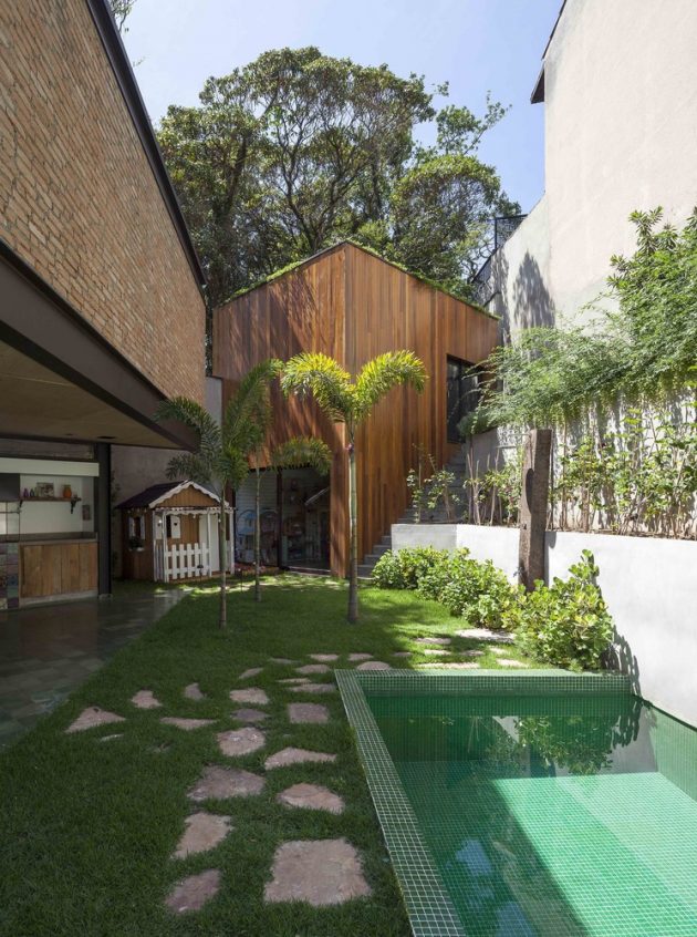 Pacaembu House by DMDV Arquitetos in Sao Paulo, Brazil