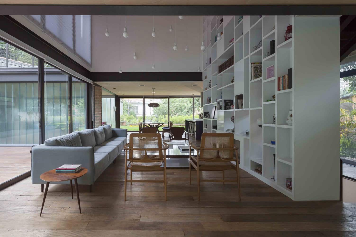 Pacaembu House by DMDV Arquitetos in Sao Paulo, Brazil Pacaembu House by DMDV Arquitetos in Sao Paulo, Brazil