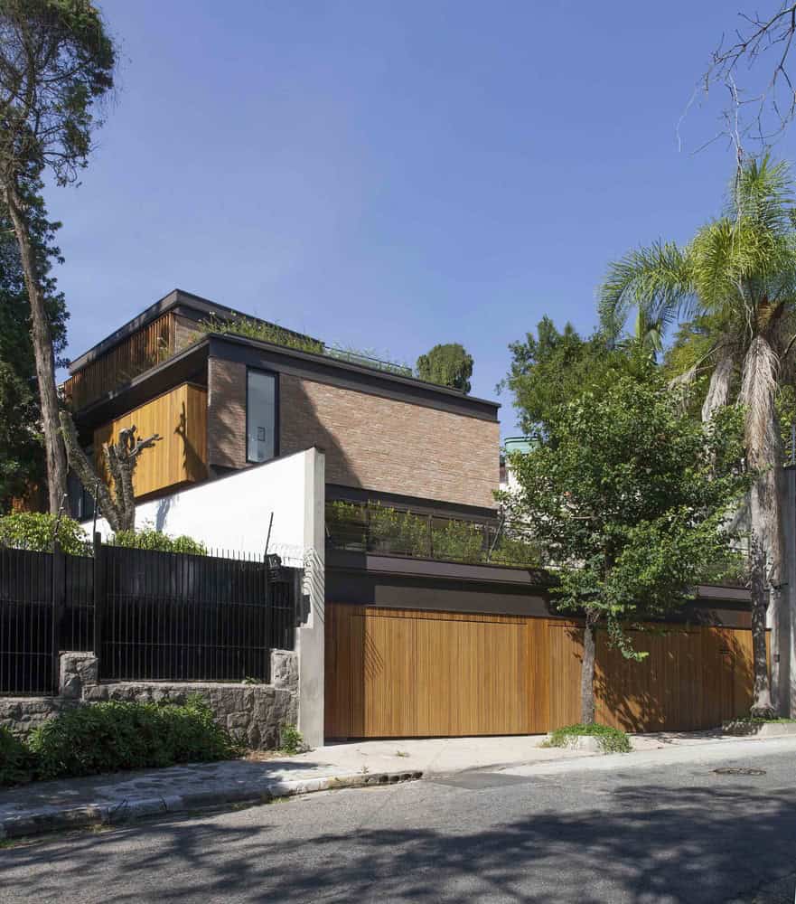 Pacaembu House by DMDV Arquitetos in Sao Paulo, Brazil Pacaembu House by DMDV Arquitetos in Sao Paulo, Brazil