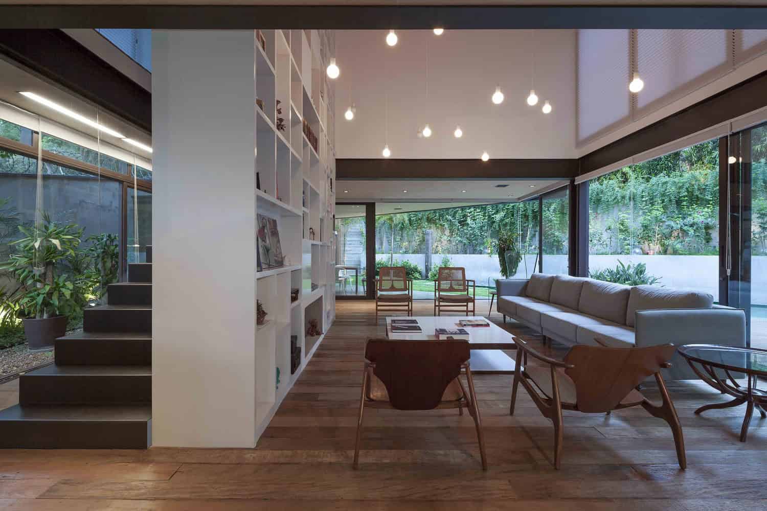 Pacaembu House by DMDV Arquitetos in Sao Paulo, Brazil Pacaembu House by DMDV Arquitetos in Sao Paulo, Brazil