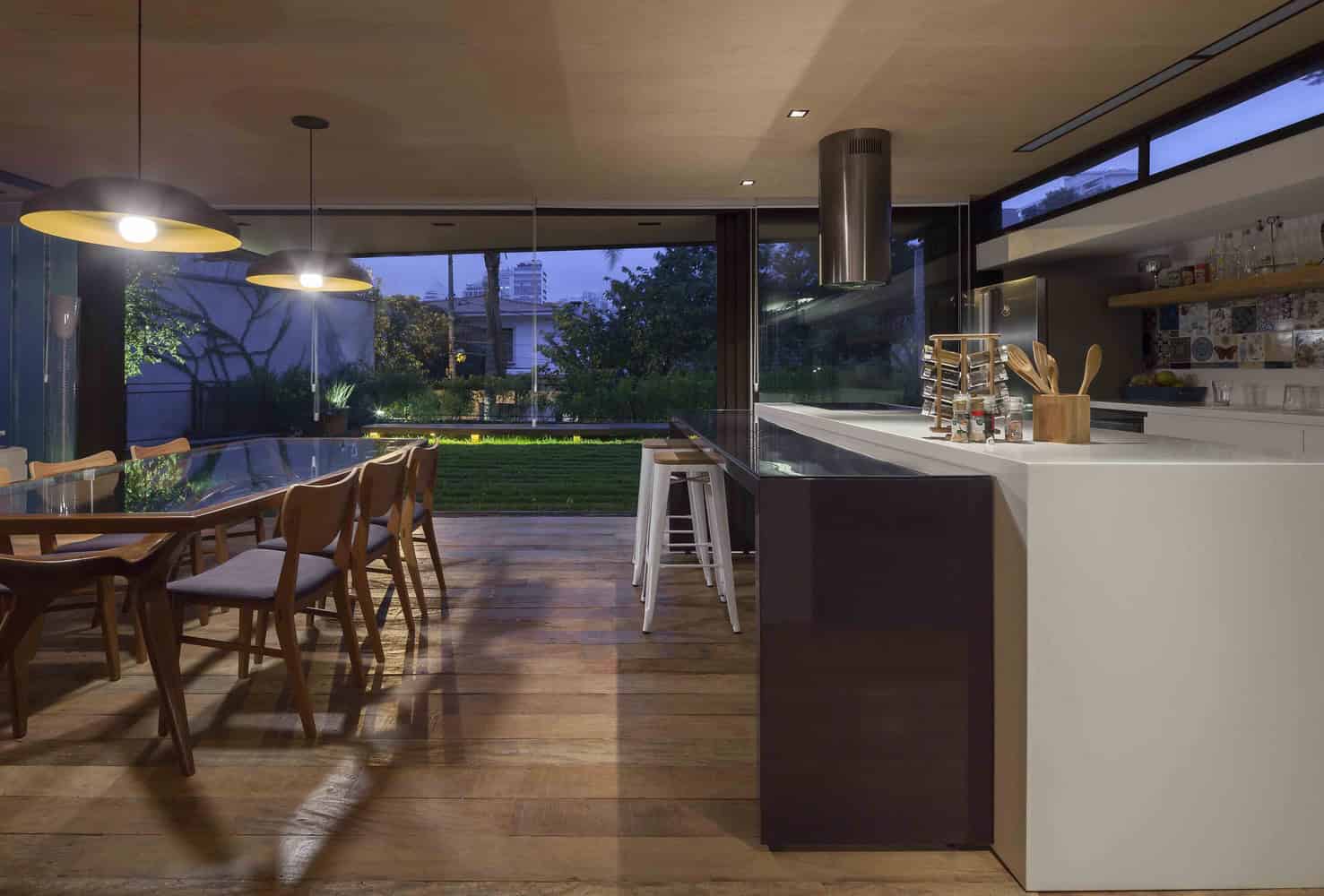 Pacaembu House by DMDV Arquitetos in Sao Paulo, Brazil Pacaembu House by DMDV Arquitetos in Sao Paulo, Brazil