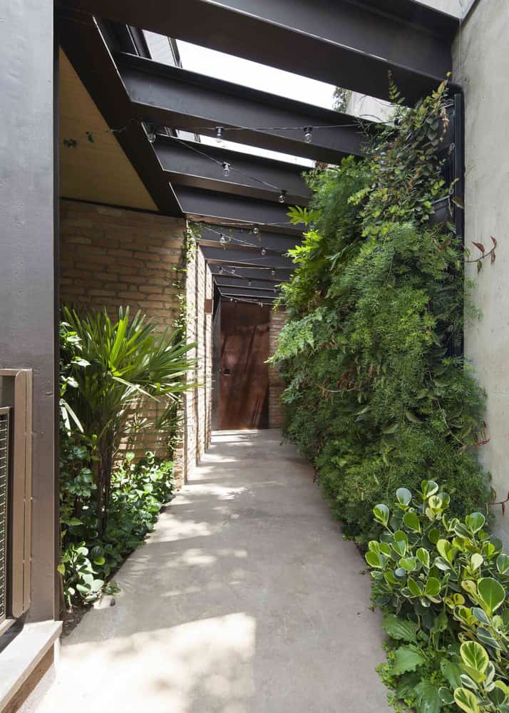 Pacaembu House by DMDV Arquitetos in Sao Paulo, Brazil Pacaembu House by DMDV Arquitetos in Sao Paulo, Brazil