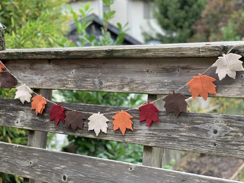 17 Colorful Thanksgiving Garland Designs For A Touch Of Fall In Your Home