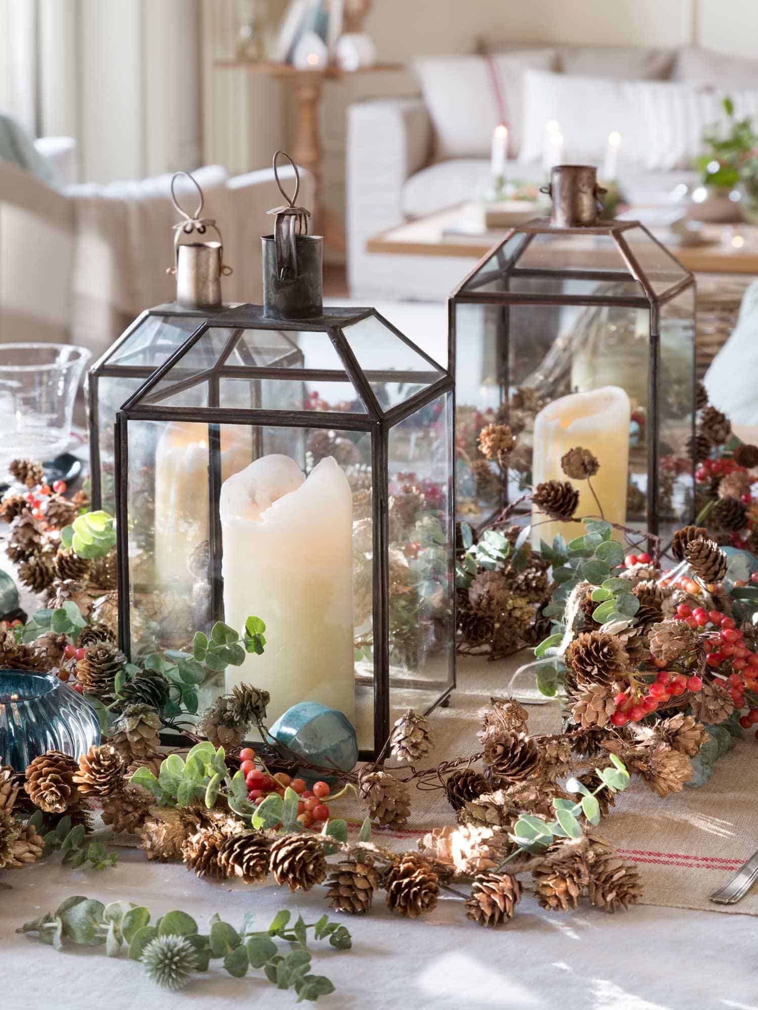 2. CANDLES, LANTERNS, AND LOTS OF PINEAPPLES!