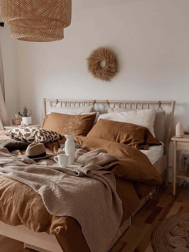 Embrace natural bedroom decor for a peaceful and organic space