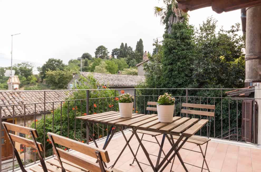 20 Breathtaking Mediterranean Balcony Designs That Are Pure Bliss