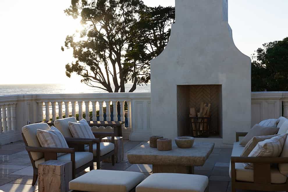20 Breathtaking Mediterranean Balcony Designs That Are Pure Bliss