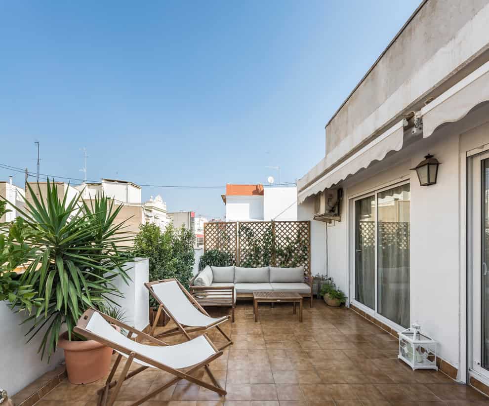 20 Breathtaking Mediterranean Balcony Designs That Are