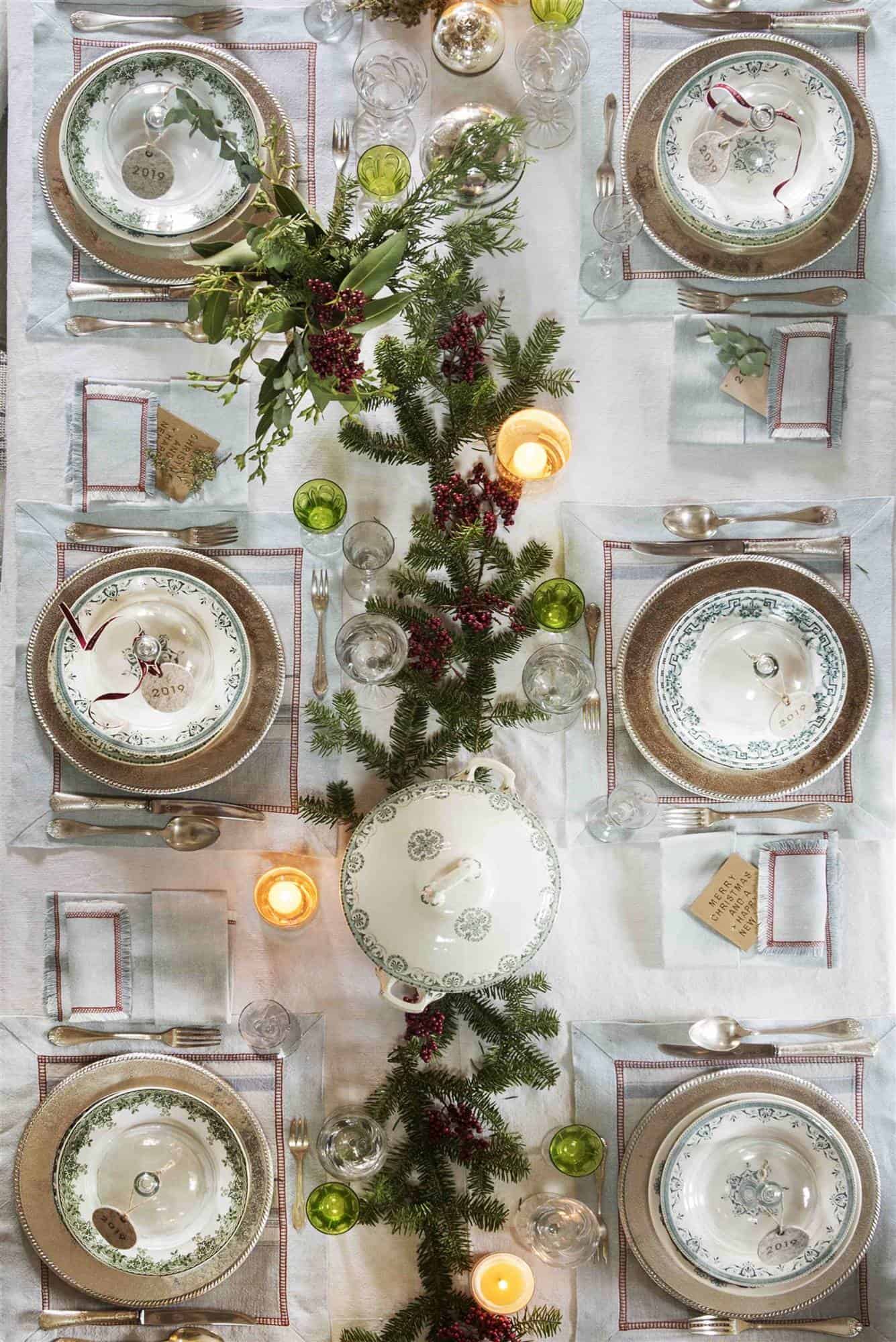 3. A SIMPLE AND COLORFUL CENTERPIECE