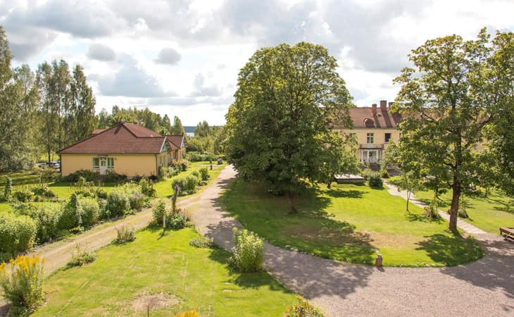 Ecovillages - What They Are & How to Live in One Ecovillages - What They Are & How to Live in One