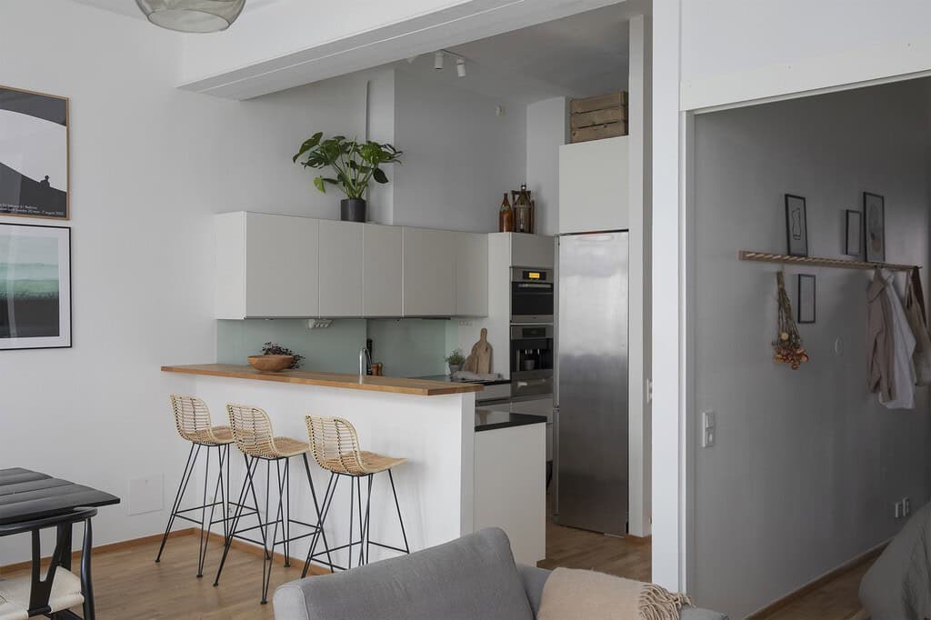 Kitchen Open to the Dining Room with Breakfast Bar is the Kitchen That You Need Kitchen Open to the Dining Room with Breakfast Bar is the Kitchen That You Need