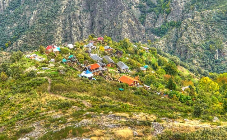 Ecovillages - What They Are & How to Live in One Ecovillages - What They Are & How to Live in One